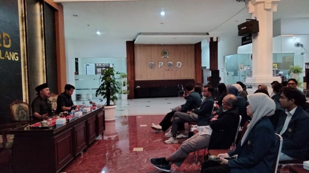 DPRD Malang Diskusikan Perda Parkir dan Transportasi Publik dengan Mahasiswa FIA UB